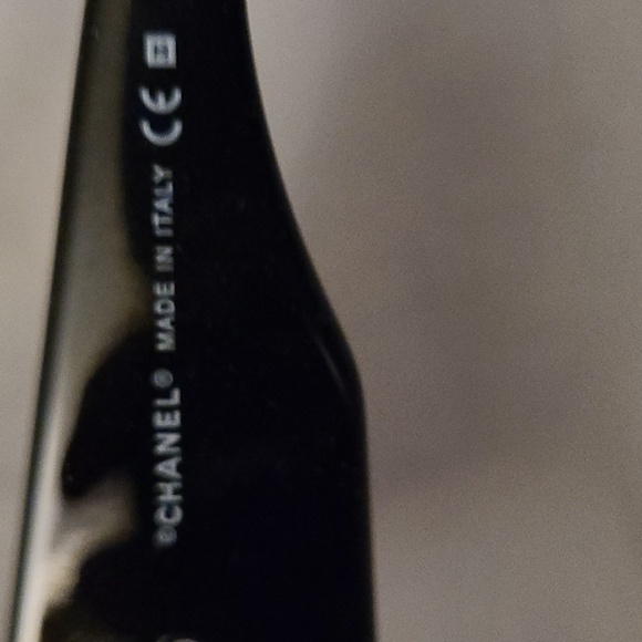 Chanel sunglasses - Picture 3 of 6